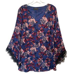 ASTR Blue Floral Tunic Women's Small V-Neck Flowy Lace Trim Swing Boho Blouse